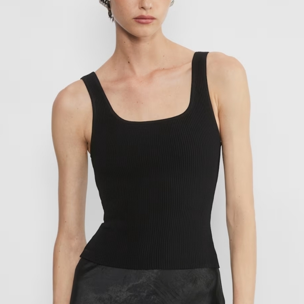 Aritzia Babaton Sculpt Kint Tank